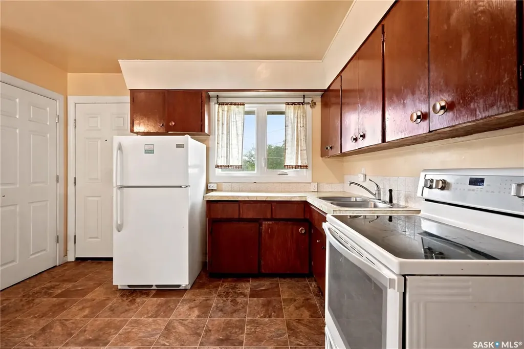 145 Ellison Crescent Regina SK S4R 4V6