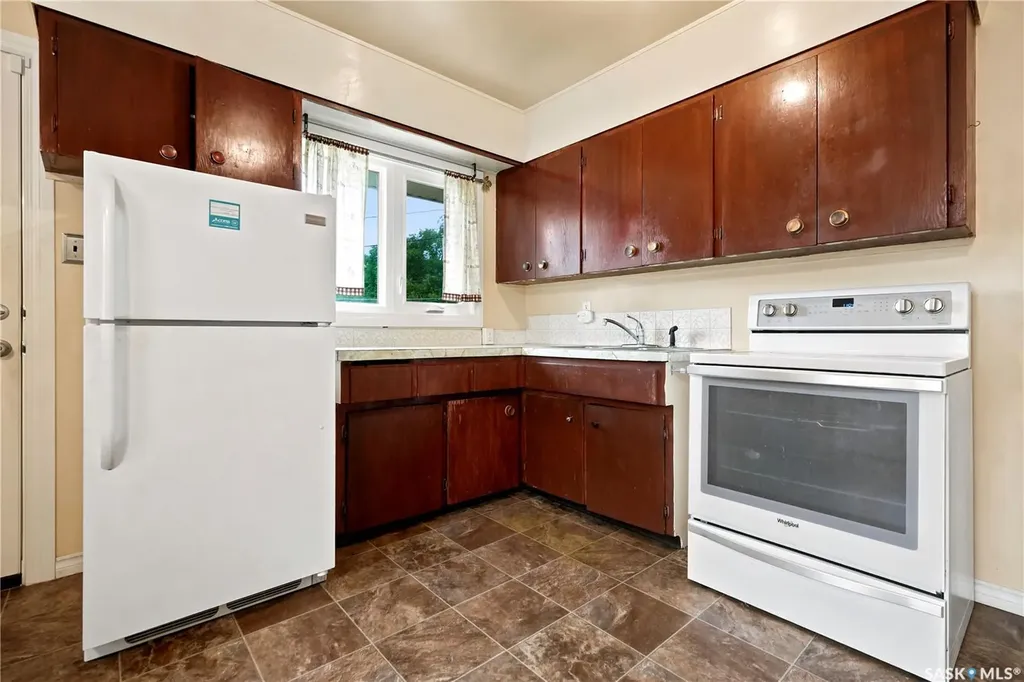 145 Ellison Crescent Regina SK S4R 4V6
