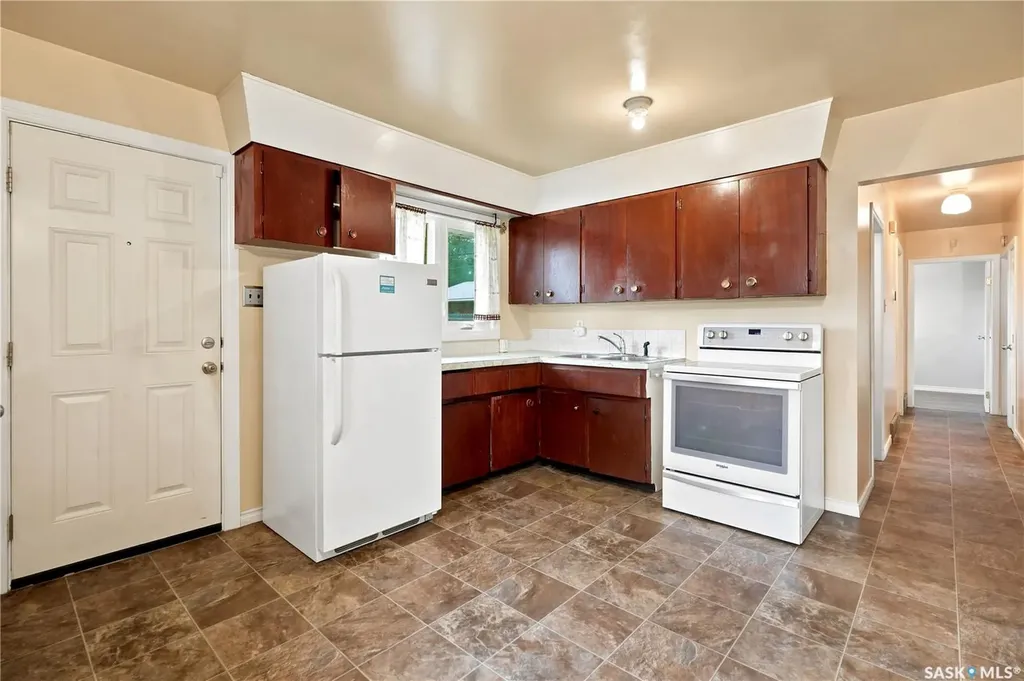 145 Ellison Crescent Regina SK S4R 4V6