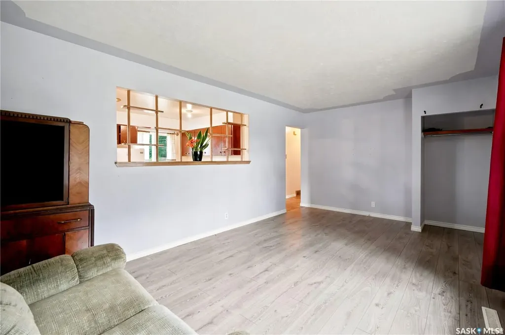 145 Ellison Crescent Regina SK S4R 4V6