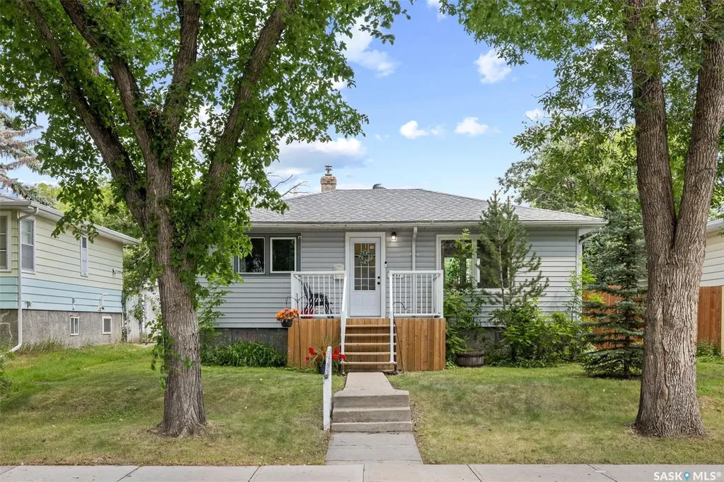 2457 Mackay Street Regina SK S4N 2T4