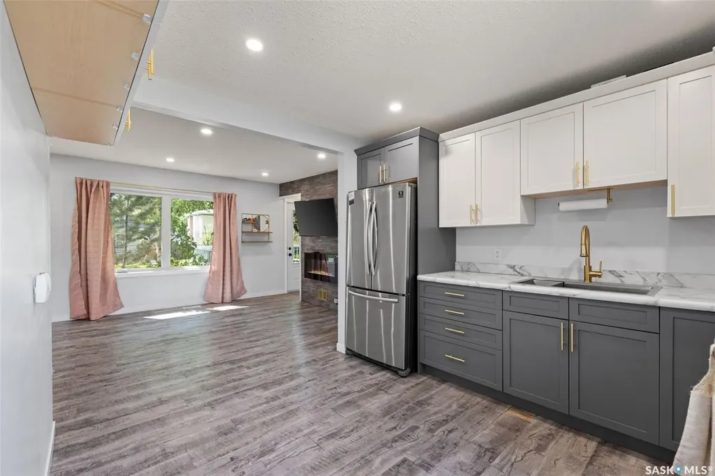 2457 Mackay Street Regina SK S4N 2T4