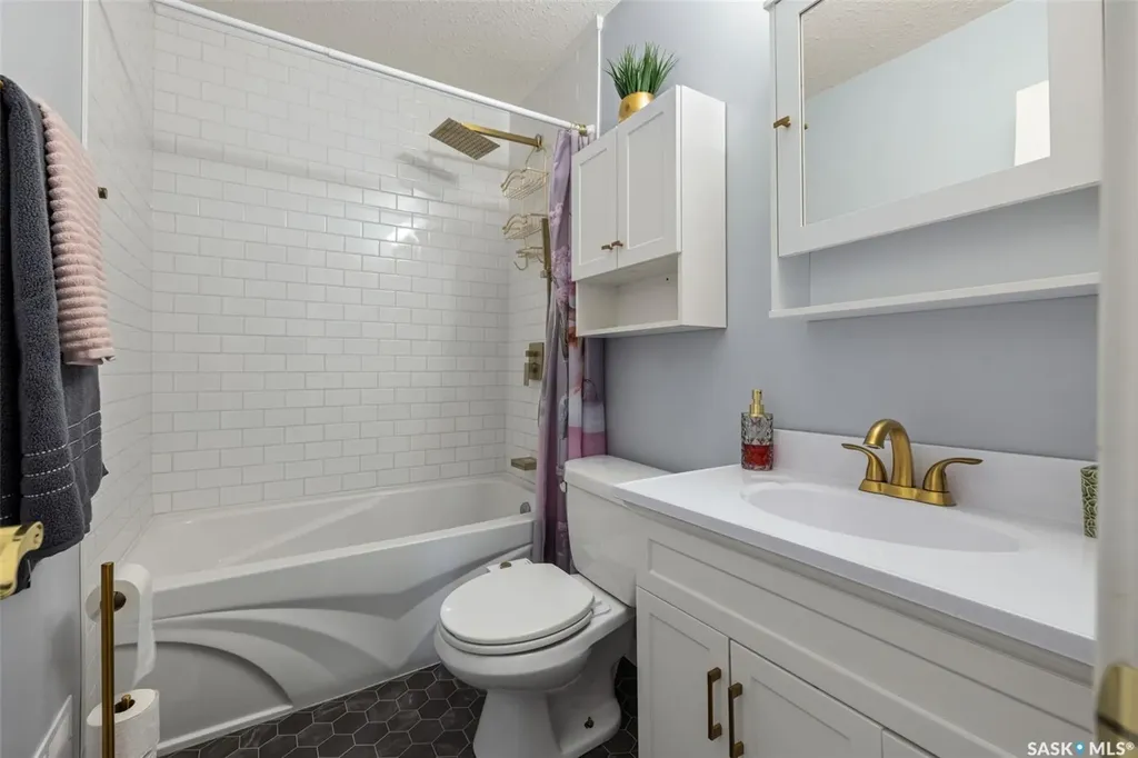 2457 Mackay Street Regina SK S4N 2T4