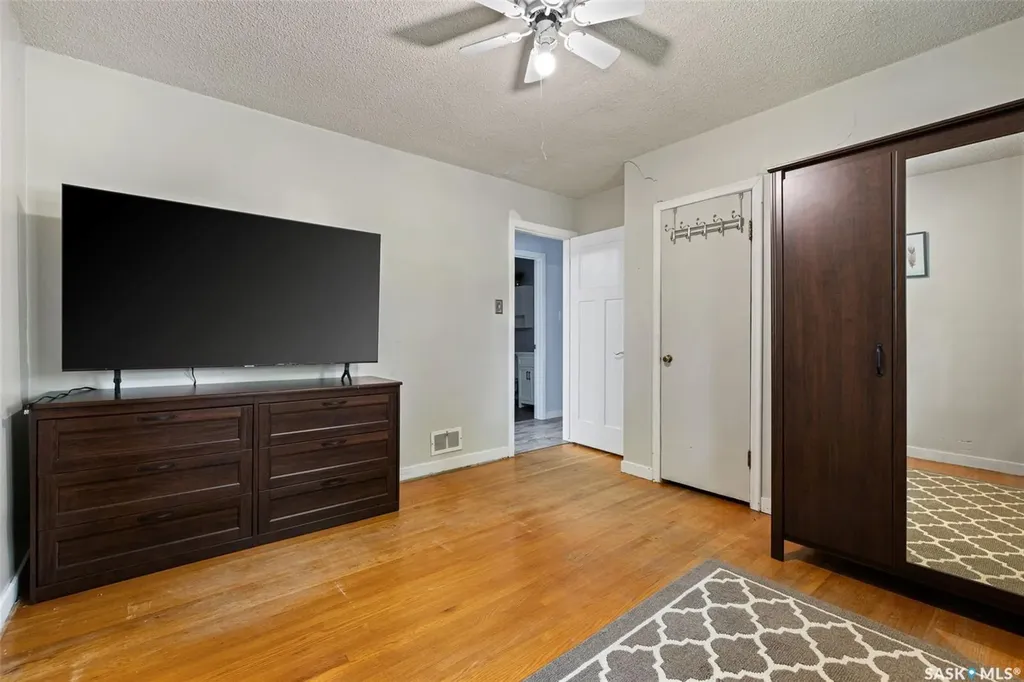 2457 Mackay Street Regina SK S4N 2T4
