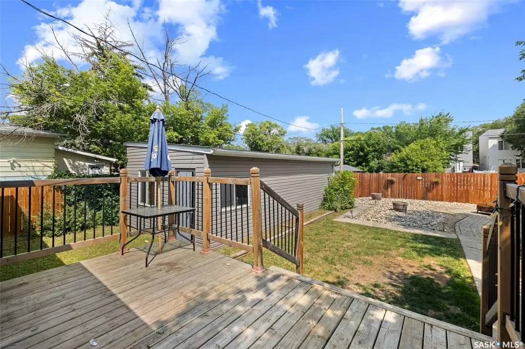 2457 Mackay Street Regina SK S4N 2T4
