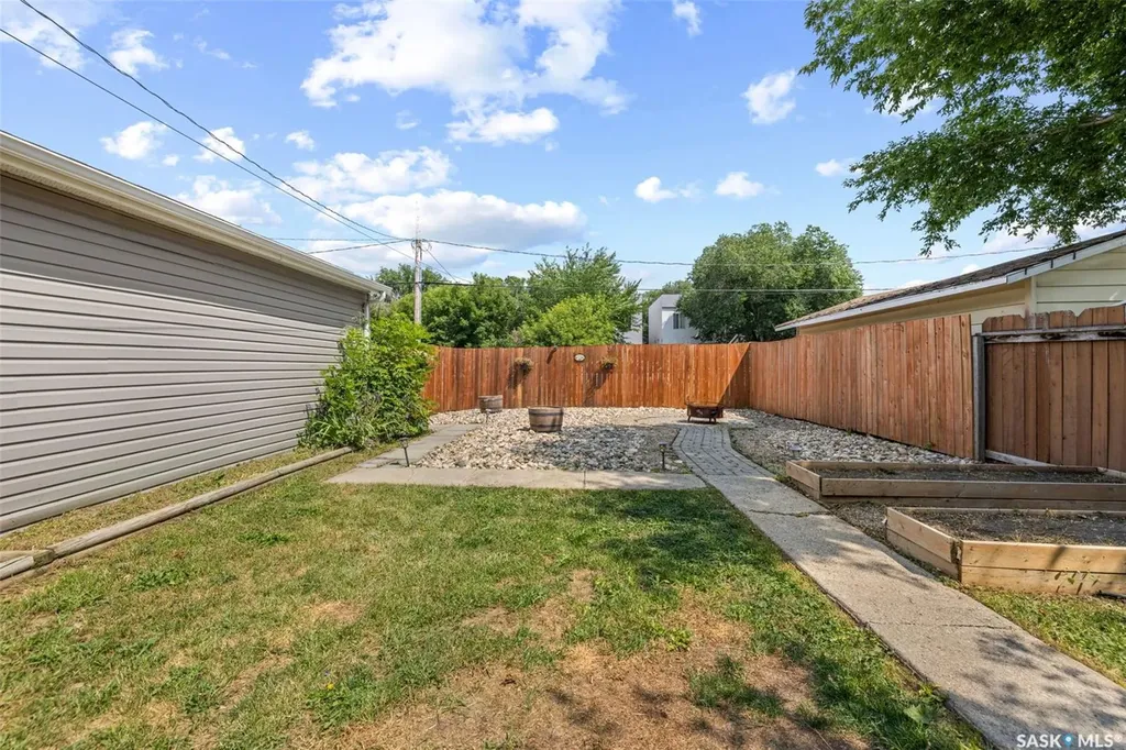 2457 Mackay Street Regina SK S4N 2T4
