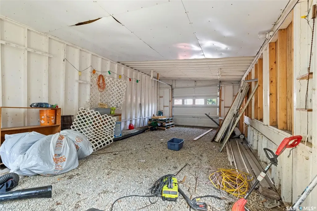 2457 Mackay Street Regina SK S4N 2T4