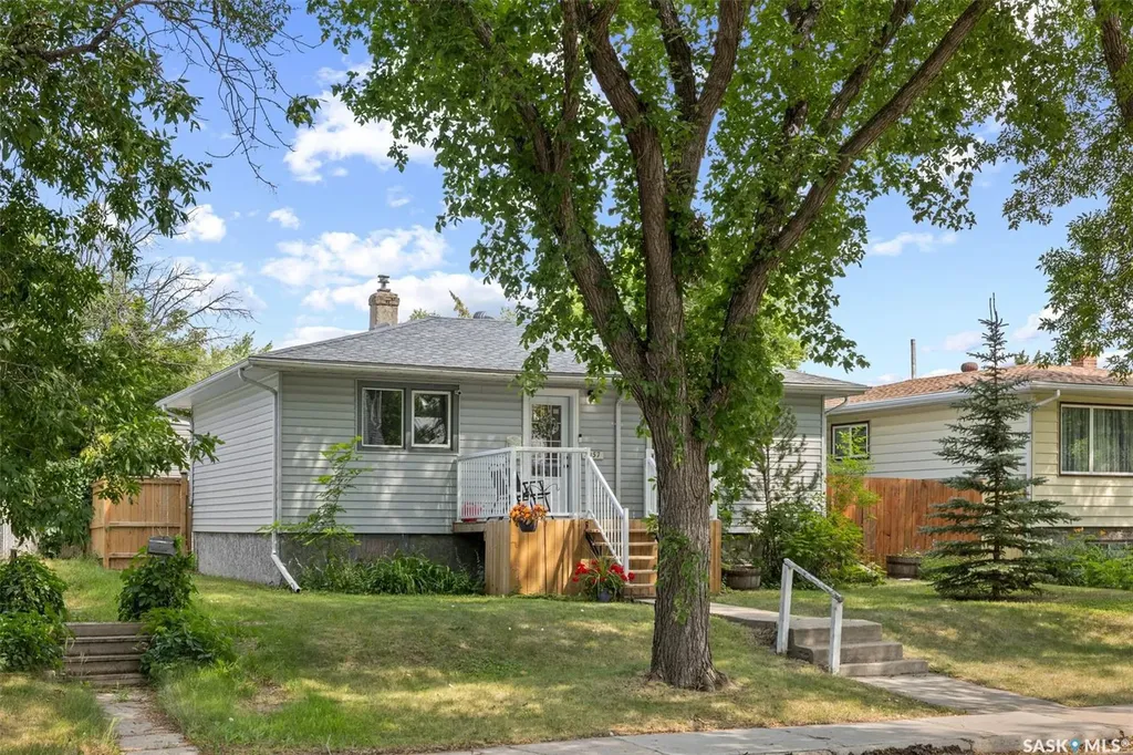 2457 Mackay Street Regina SK S4N 2T4