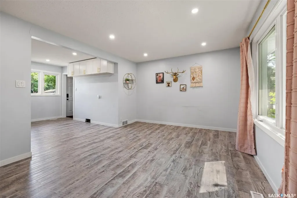 2457 Mackay Street Regina SK S4N 2T4
