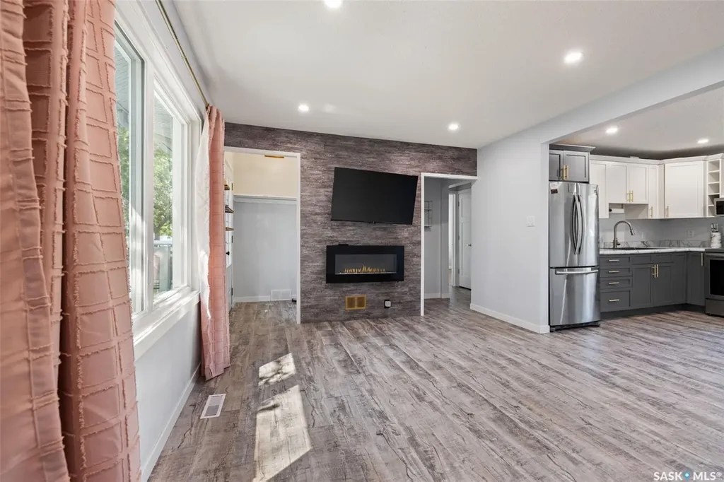 2457 Mackay Street Regina SK S4N 2T4