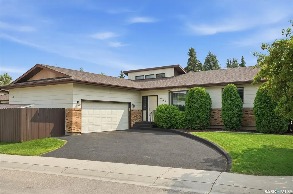 746 Wilkinson Way Saskatoon SK S7N 3L5