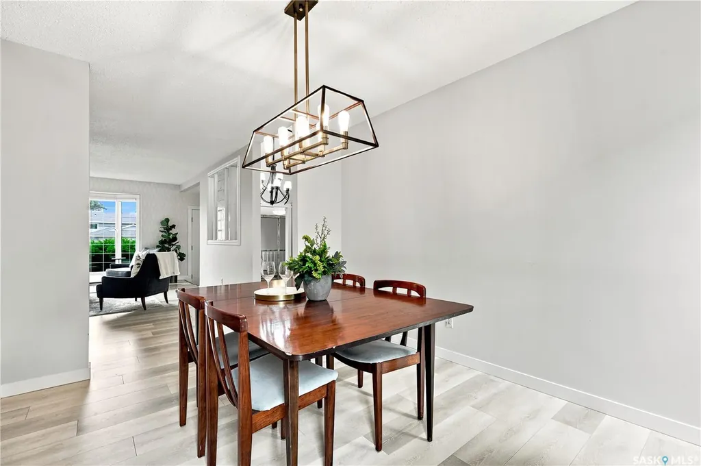 746 Wilkinson Way Saskatoon SK S7N 3L5