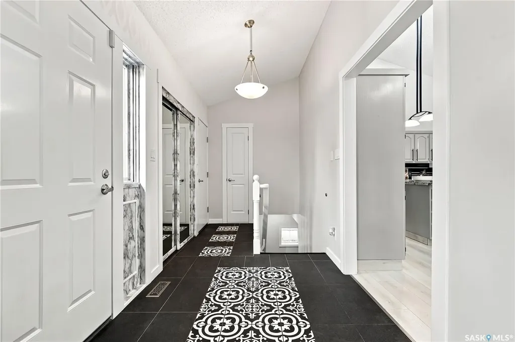 746 Wilkinson Way Saskatoon SK S7N 3L5