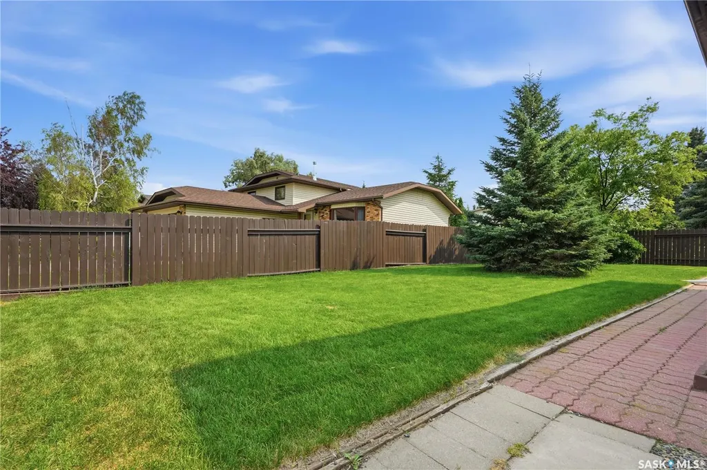 746 Wilkinson Way Saskatoon SK S7N 3L5