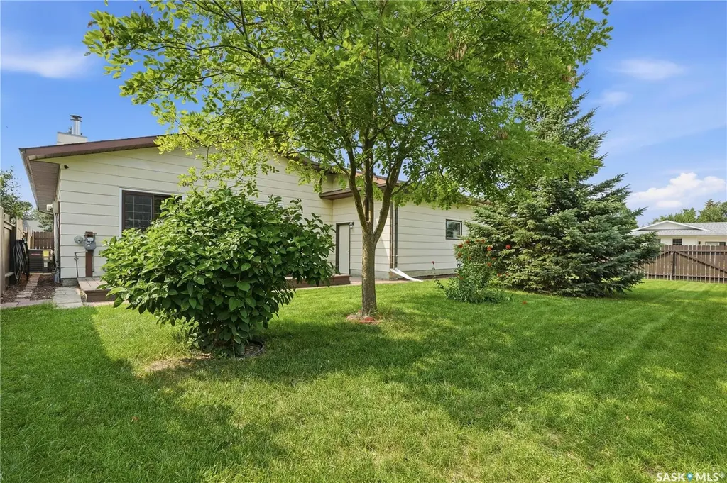 746 Wilkinson Way Saskatoon SK S7N 3L5