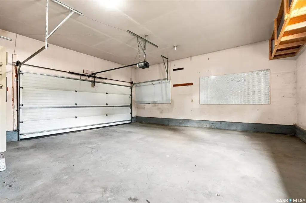 746 Wilkinson Way Saskatoon SK S7N 3L5