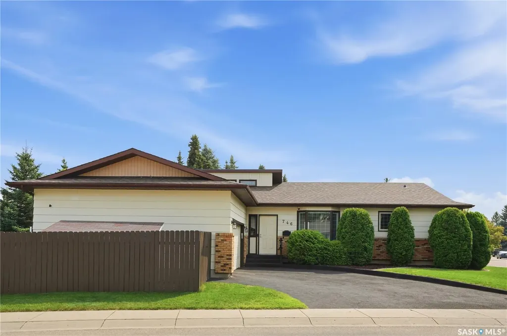 746 Wilkinson Way Saskatoon SK S7N 3L5