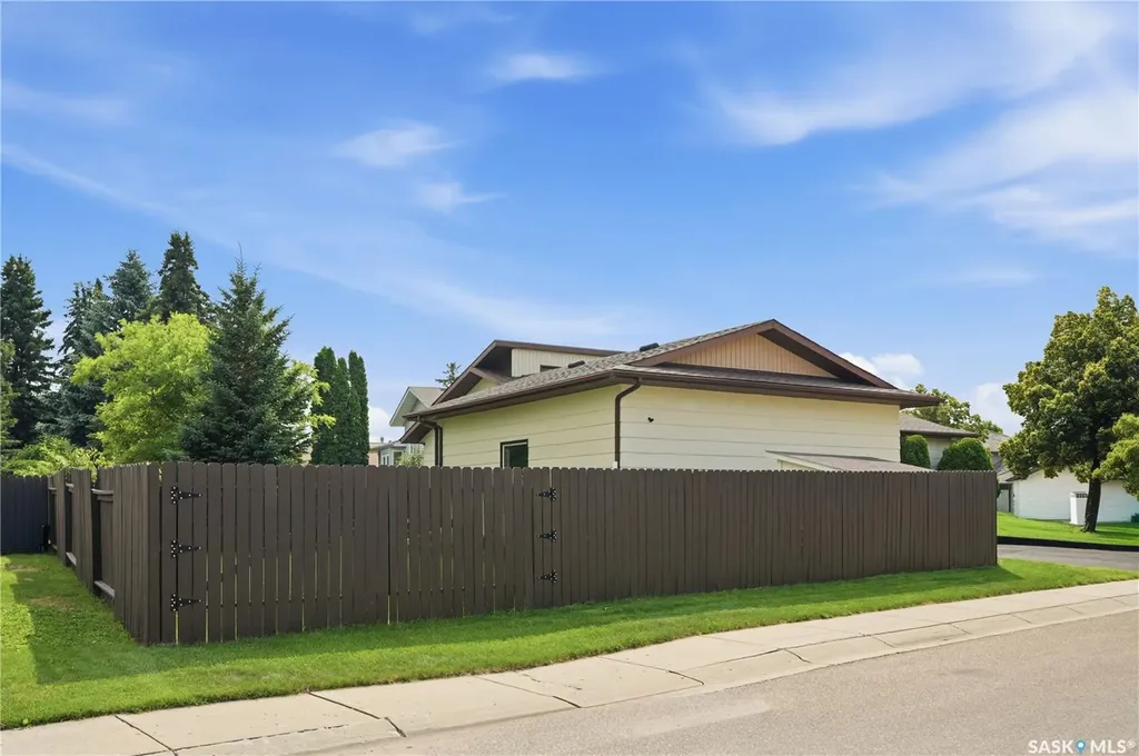 746 Wilkinson Way Saskatoon SK S7N 3L5