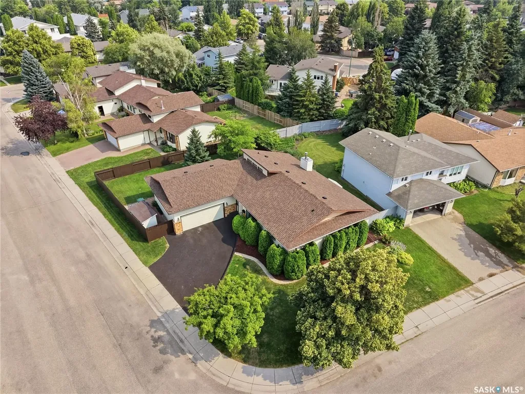 746 Wilkinson Way Saskatoon SK S7N 3L5