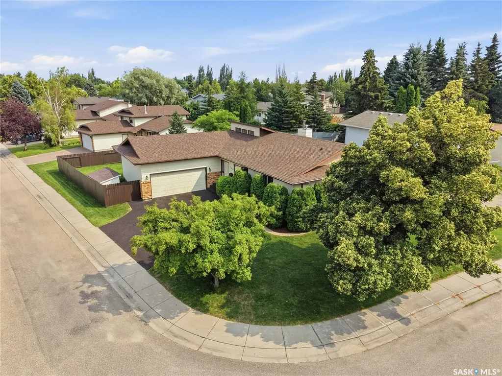 746 Wilkinson Way Saskatoon SK S7N 3L5