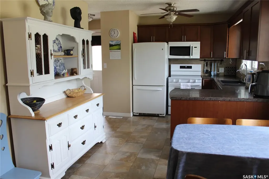 606 2nd Street W Wilkie SK S0K 4W0