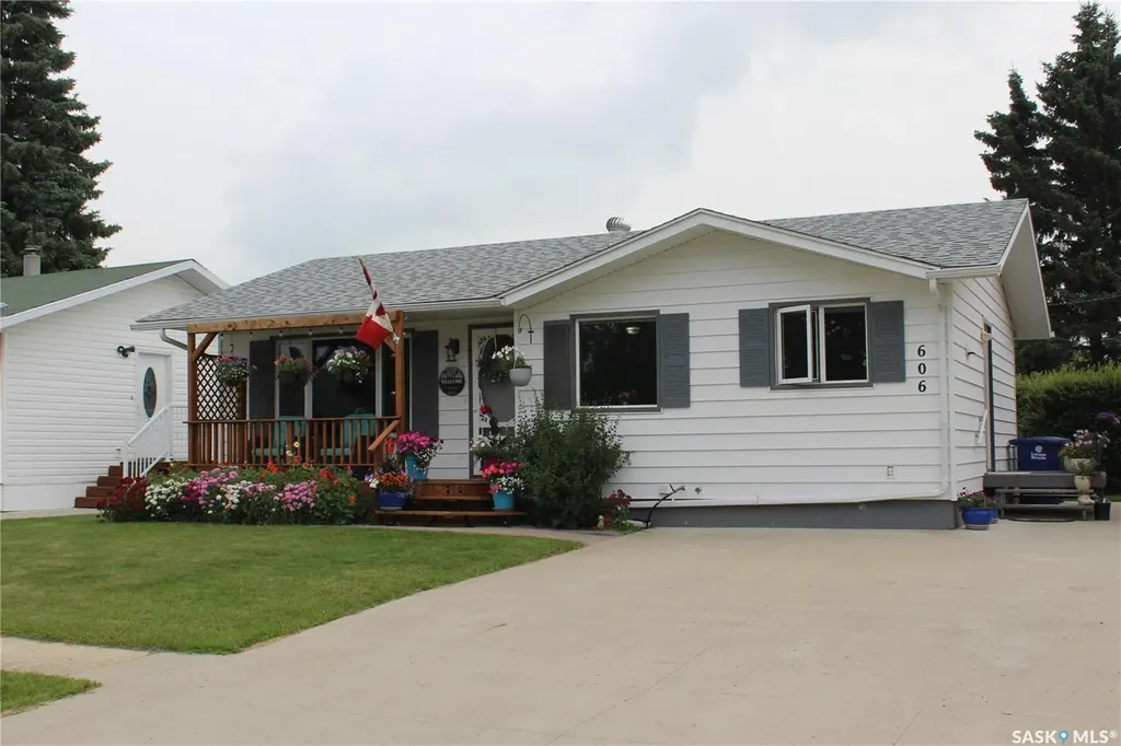 606 2nd Street W Wilkie SK S0K 4W0