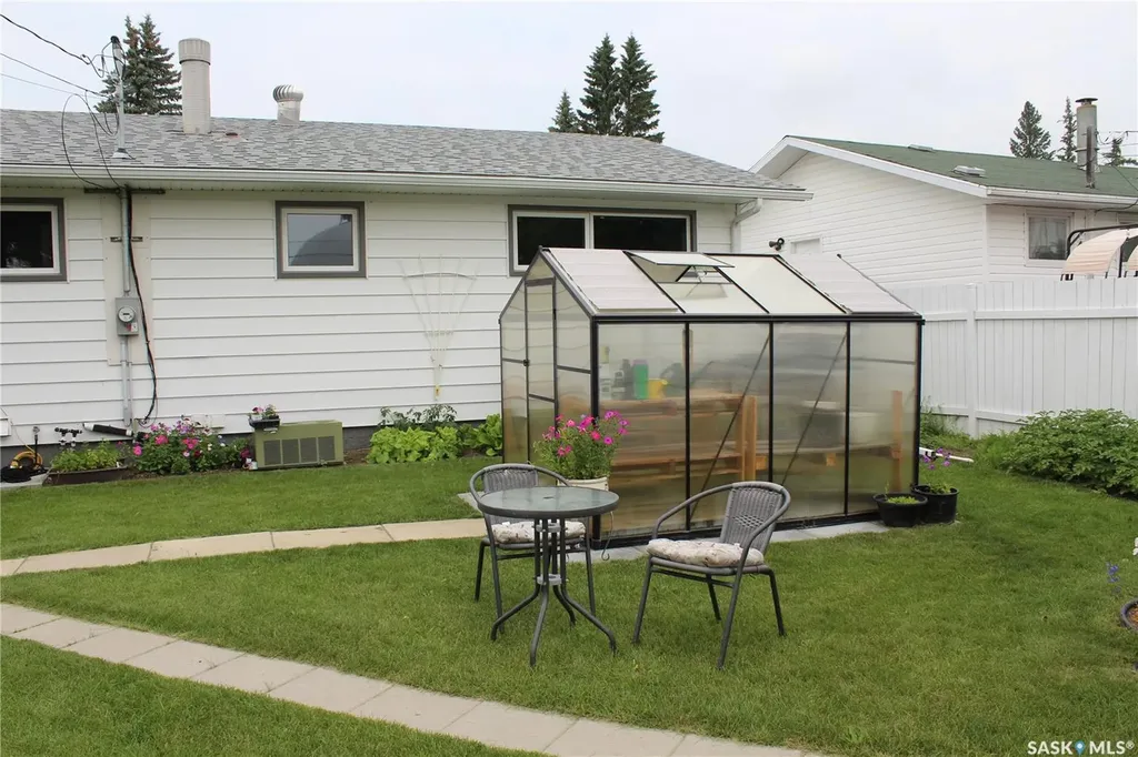606 2nd Street W Wilkie SK S0K 4W0