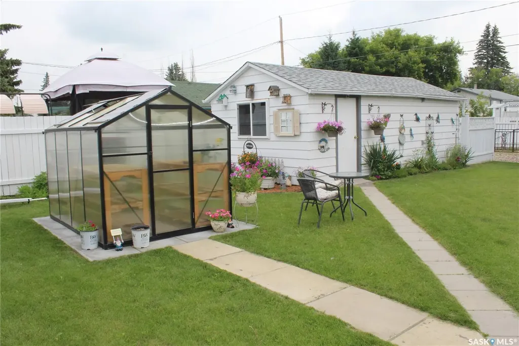 606 2nd Street W Wilkie SK S0K 4W0