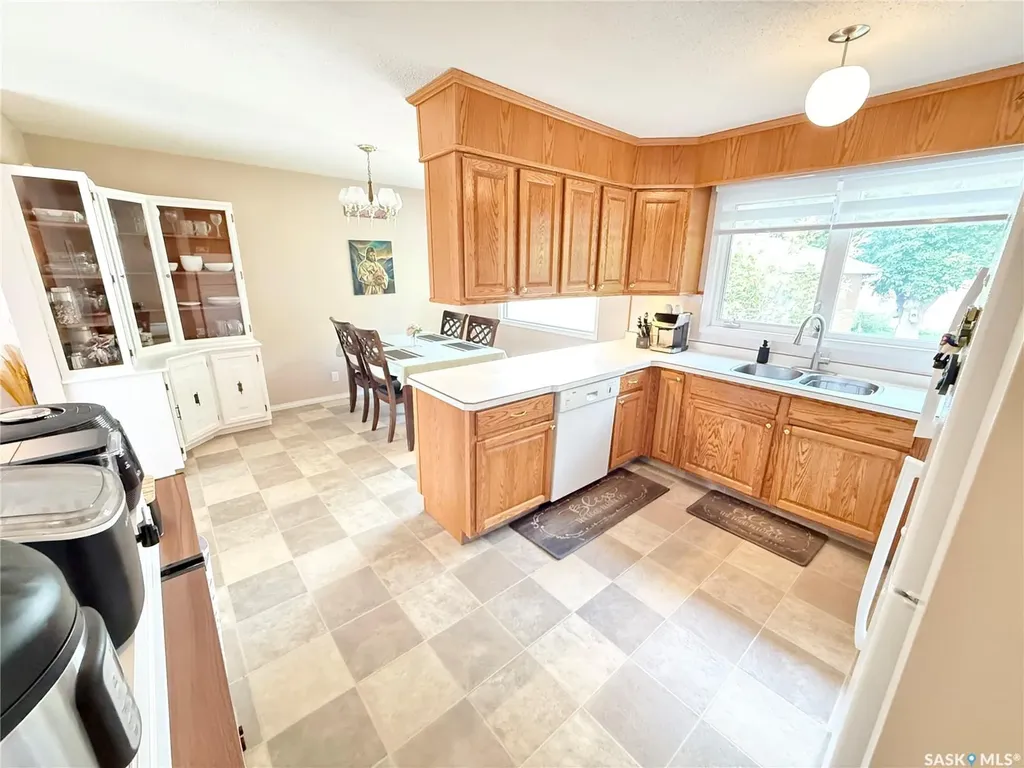 715 Brimacombe Drive Weyburn SK S4H 2P7