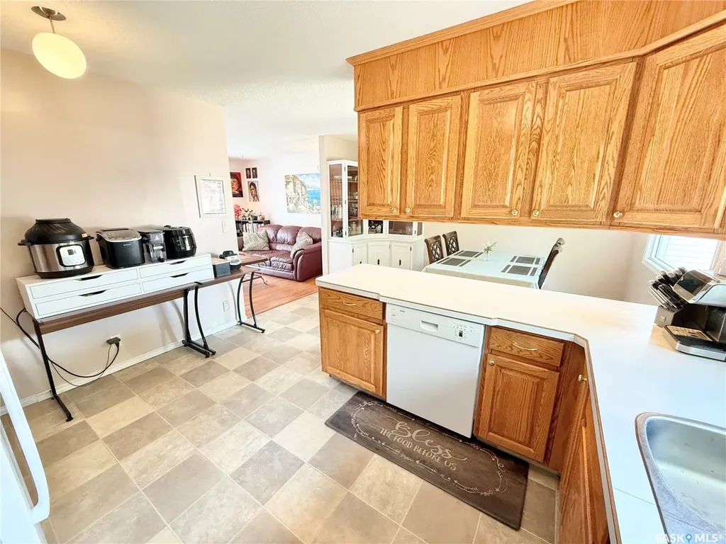 715 Brimacombe Drive Weyburn SK S4H 2P7