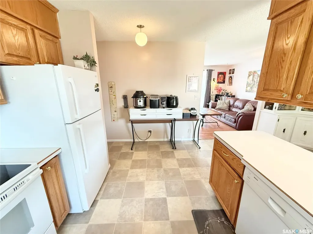 715 Brimacombe Drive Weyburn SK S4H 2P7