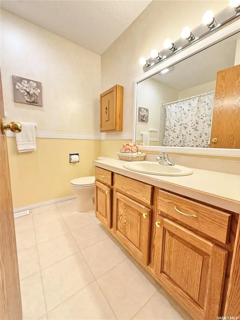 715 Brimacombe Drive Weyburn SK S4H 2P7