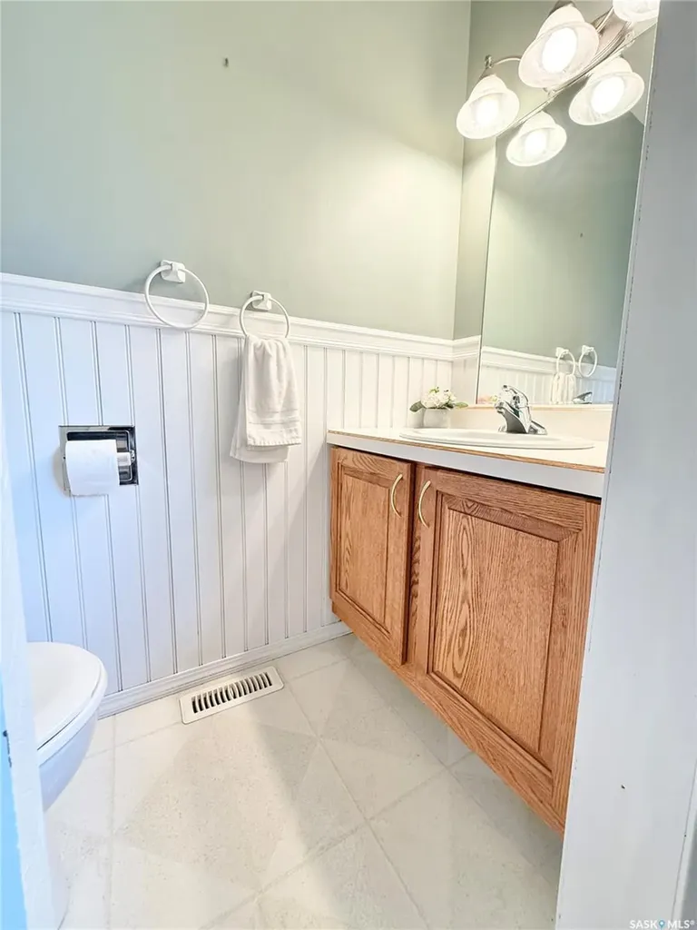 715 Brimacombe Drive Weyburn SK S4H 2P7