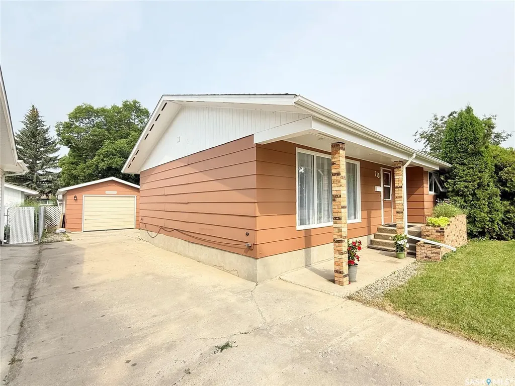 715 Brimacombe Drive Weyburn SK S4H 2P7
