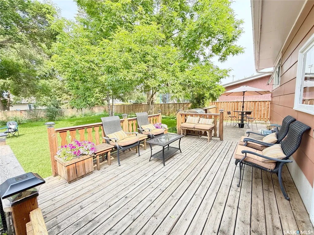 715 Brimacombe Drive Weyburn SK S4H 2P7