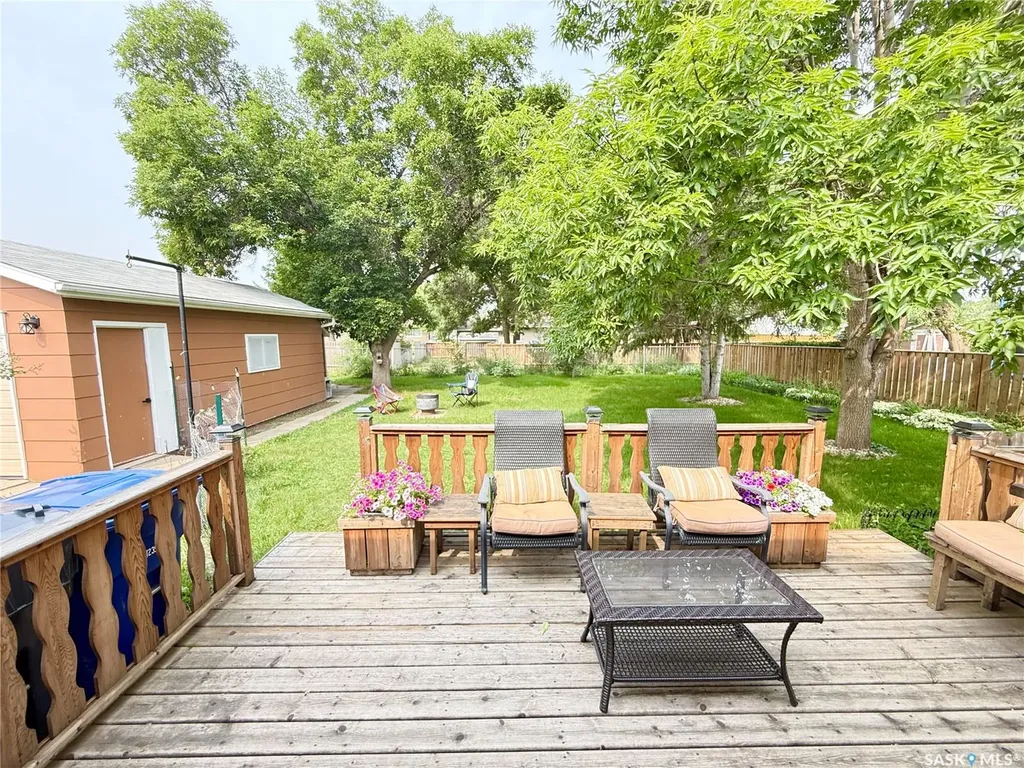715 Brimacombe Drive Weyburn SK S4H 2P7