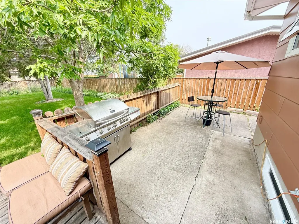 715 Brimacombe Drive Weyburn SK S4H 2P7