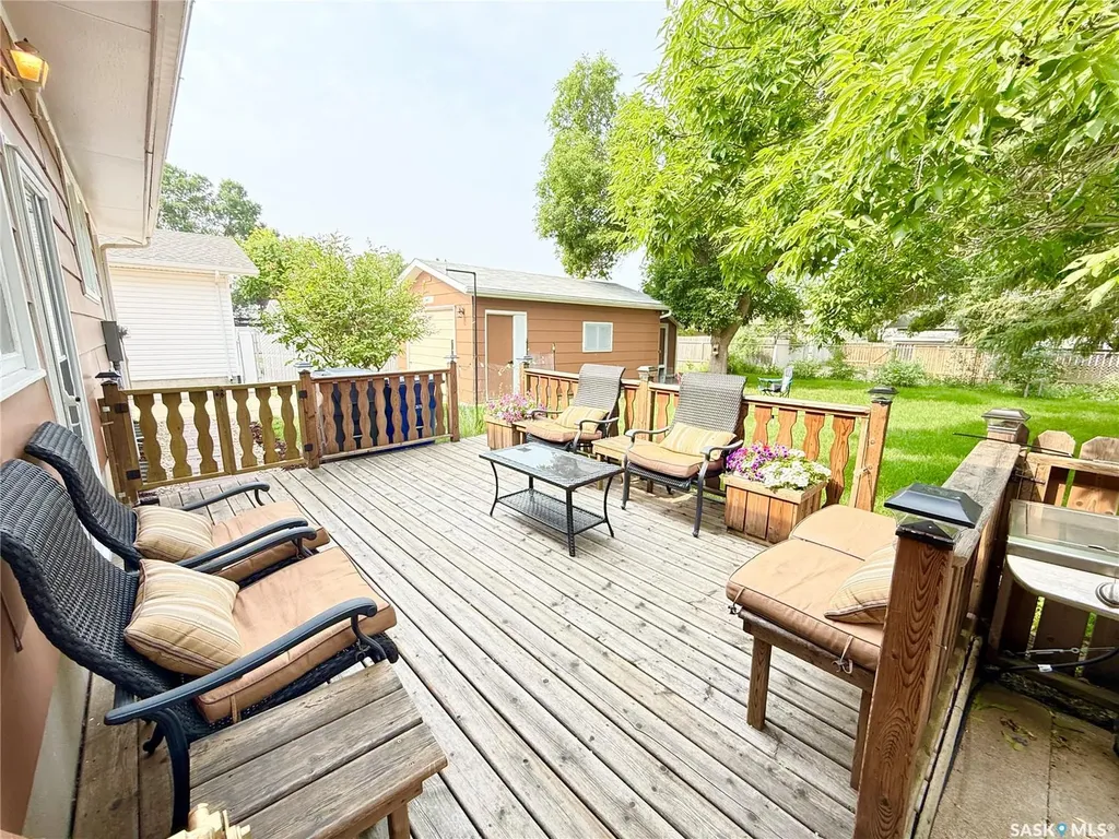 715 Brimacombe Drive Weyburn SK S4H 2P7