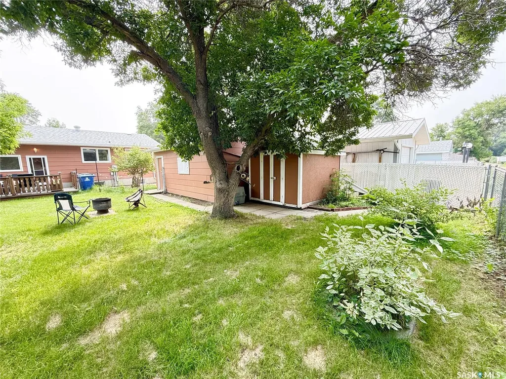 715 Brimacombe Drive Weyburn SK S4H 2P7