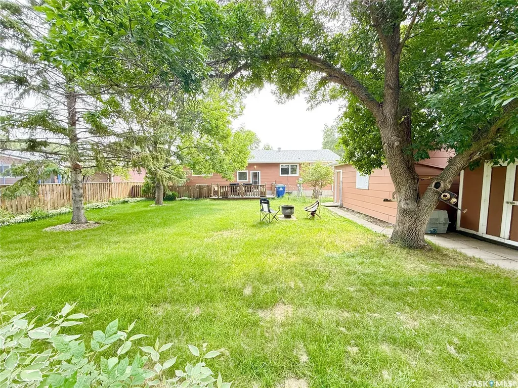 715 Brimacombe Drive Weyburn SK S4H 2P7