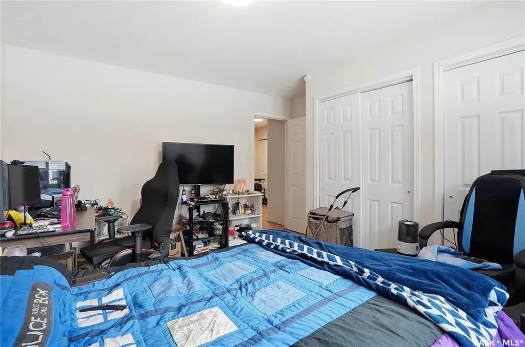 222 V Avenue S Saskatoon SK S7M 3B3