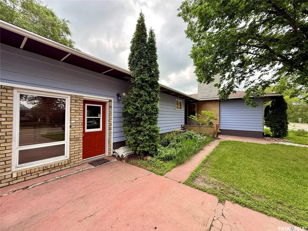 1502 97th Street North Battleford SK S9A 0K4