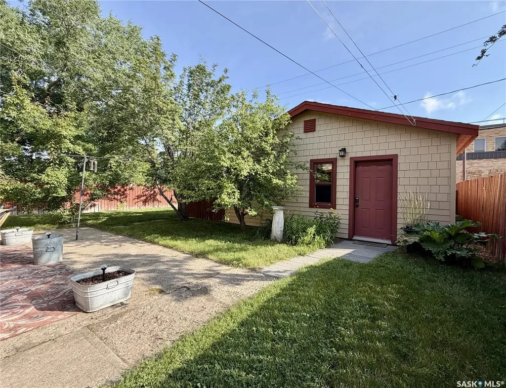 1305 2nd Street Estevan SK S4A 0M3