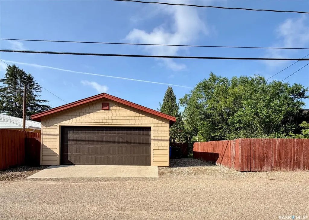 1305 2nd Street Estevan SK S4A 0M3