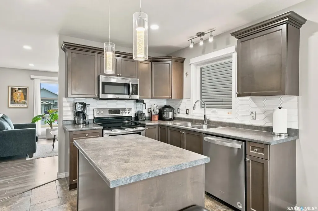 857 Reimer Road Martensville SK S0K 0A2
