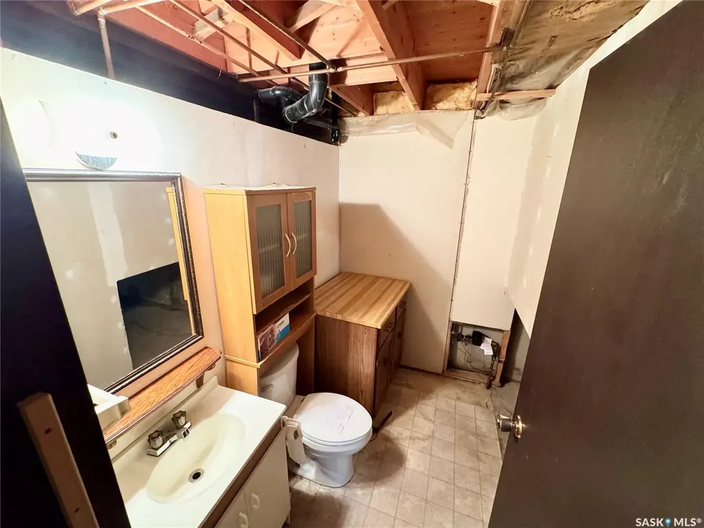 7303 Blakeney Drive Regina SK S4X 2N6