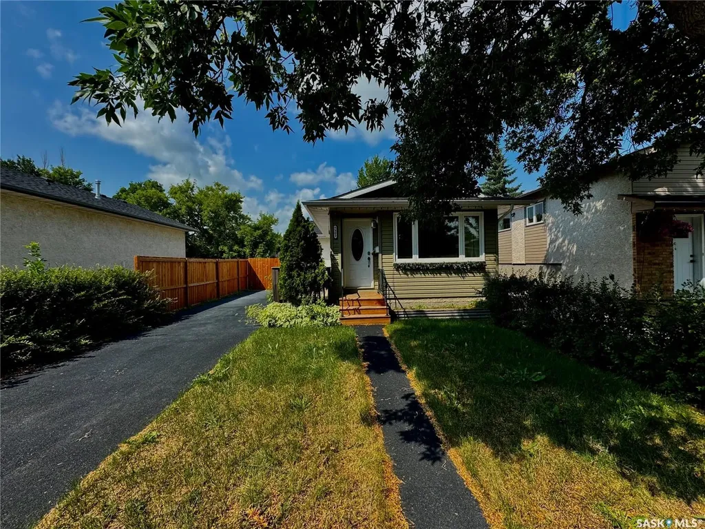 7303 Blakeney Drive Regina SK S4X 2N6