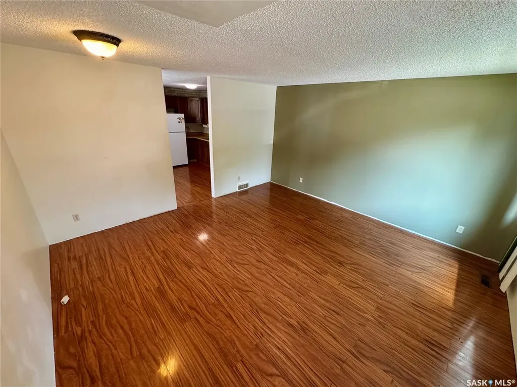 7303 Blakeney Drive Regina SK S4X 2N6