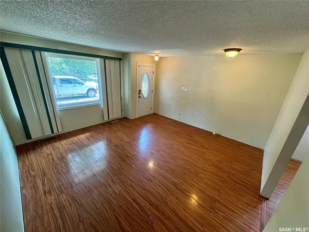 7303 Blakeney Drive Regina SK S4X 2N6