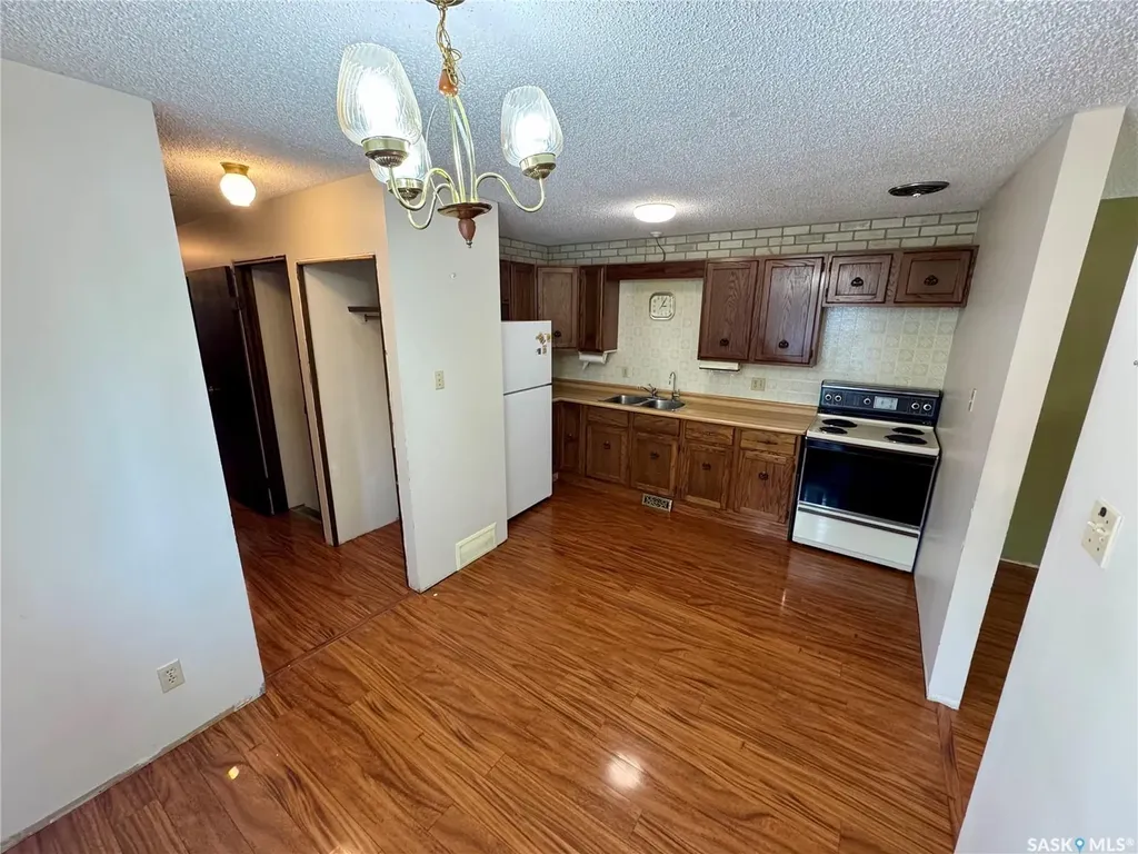 7303 Blakeney Drive Regina SK S4X 2N6